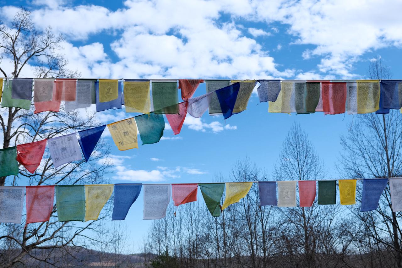 Prayer%20Flags%20at%20Serenity%20Ridge%20Entrance.jpg